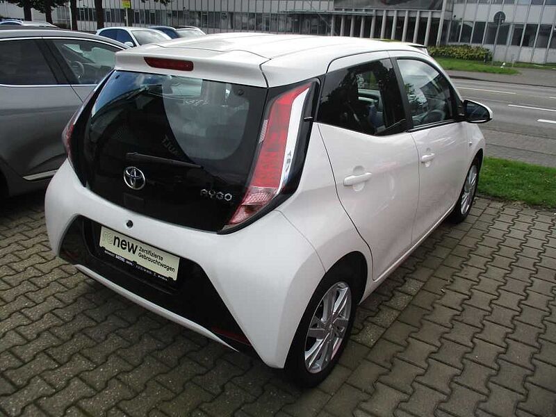 Toyota Aygo x-play touch
